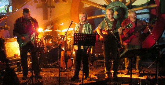 Ein tolles Konzert lieferte FINE R.I.P. in diesem Jahr in der Wagenbauhalle! Bild: KRA 2