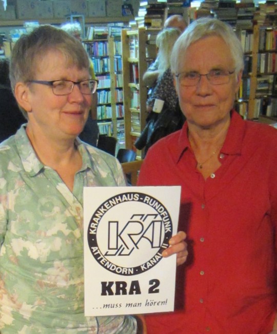 Monika mit der Berliner Autorin Heike Brandt Bild: KRA 2